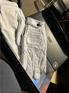 Kith White Leather Batting Gloves - Men's Athletic Grip